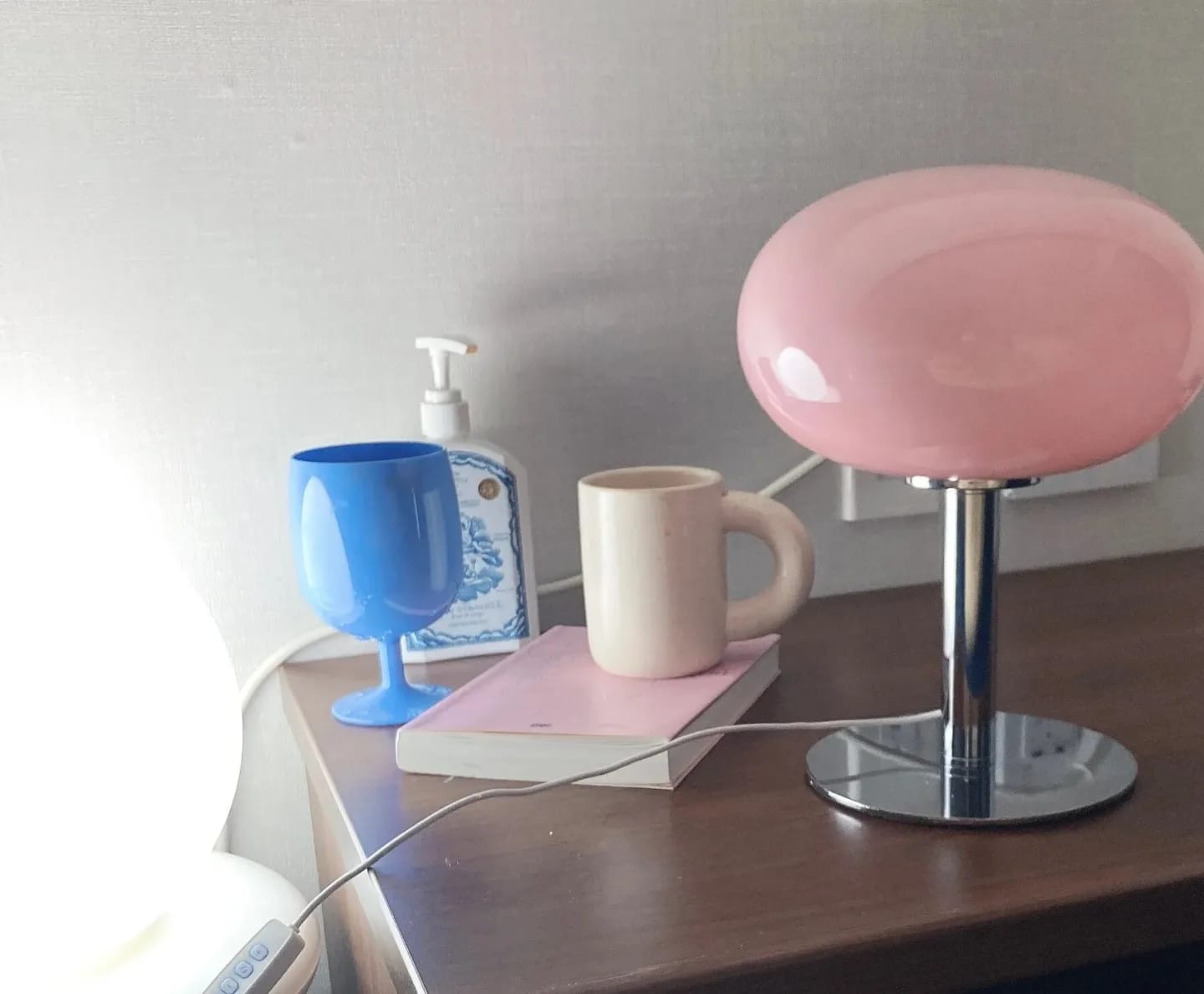 Customer photo review of Pink Glass Table Lamp for Bedside, Iron Base, 22 × 29 cm