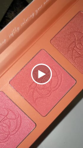 Customer video review of Paleta rumenila