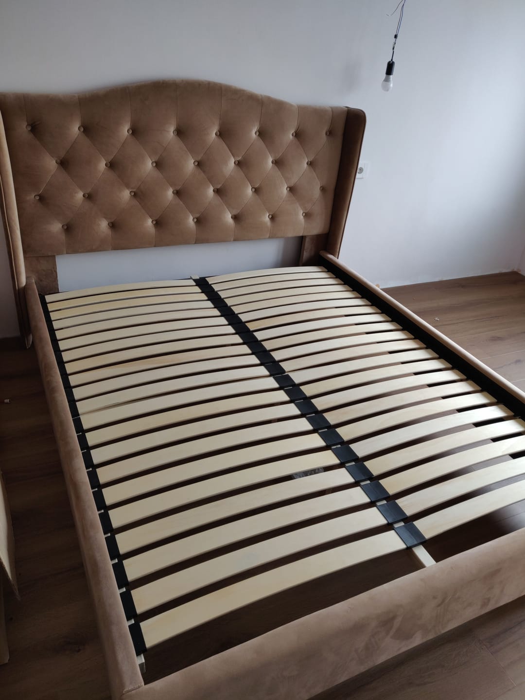 Customer photo review of Pat tapitat 160 ASPEN, stofa catifelata bej - Bluvel 28, cu somiera