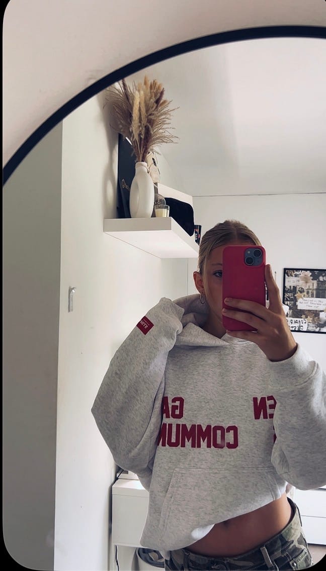 Customer photo review of GATED COMMUNITY HOODIE LIGHT GREY/RED
