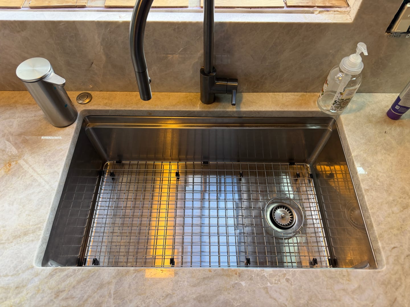 Customer photo review of 31" Workstation Kitchen Sink - 10" Depth - Single Bowl - Offset Drain - Reversible (5LS31C-10)