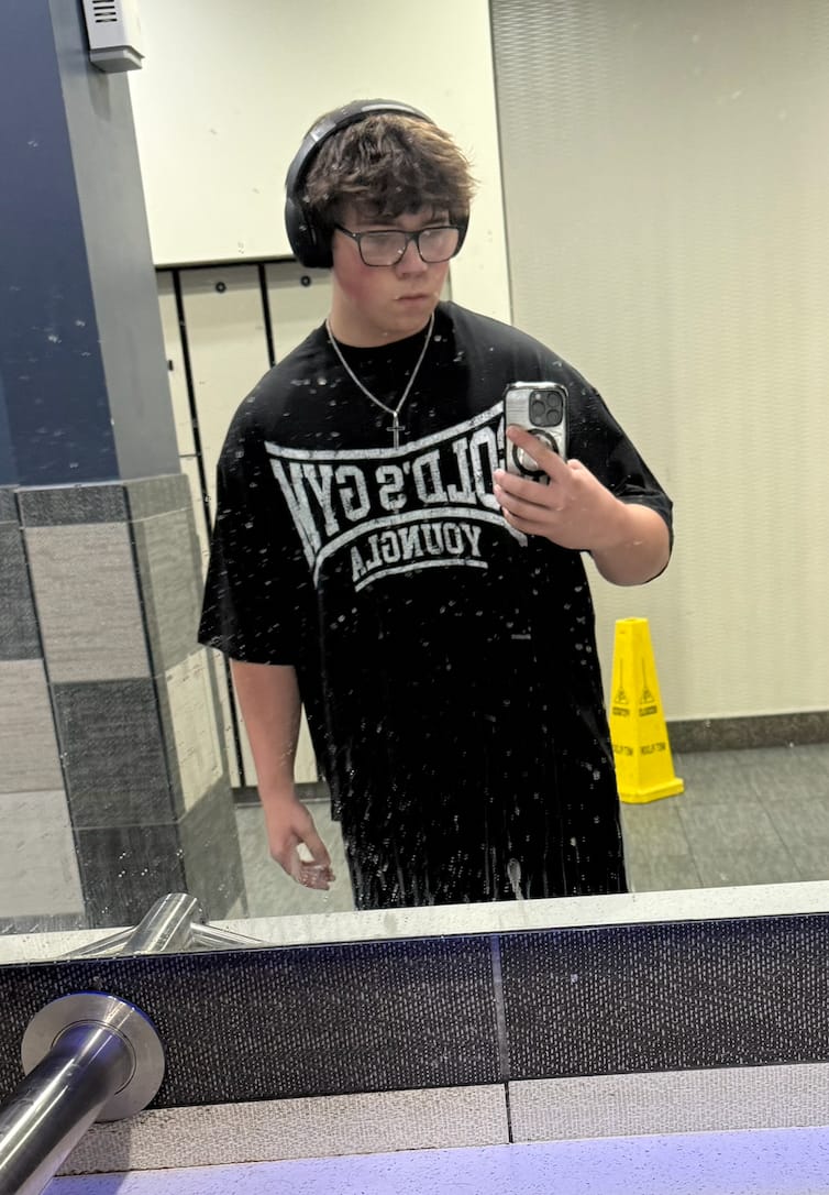 Customer photo review of 4248 - Gold's Iron Legacy Huge Tees