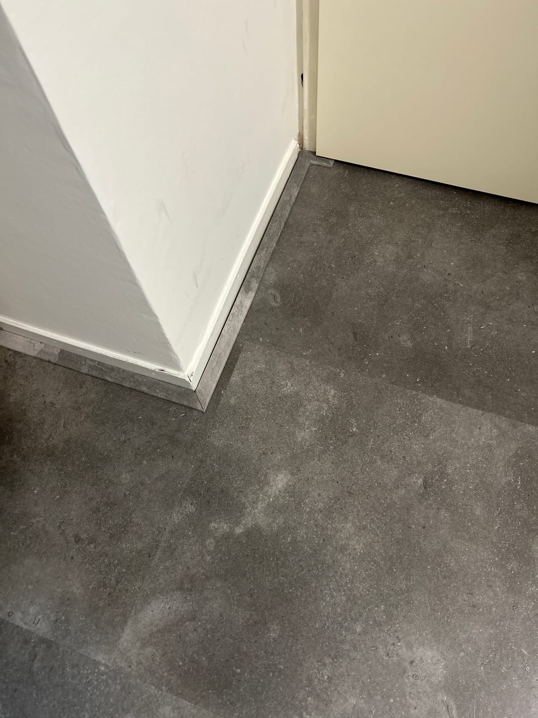 Customer photo review of Floorlife Plakplint Bijpassend Gefolied 5x24x2400mm