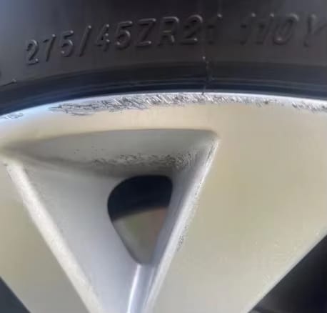 Customer photo review of RimRevive – Aus verkratzter Felge wird Hingucker – in Minuten statt teurer Werkstattrechnung