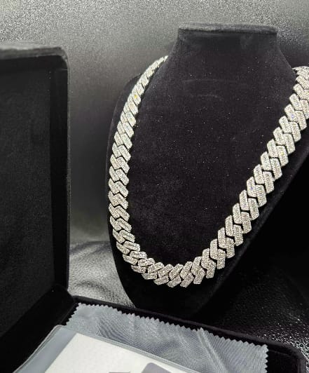 Customer photo review of 18MM Rise Stones VVS Moissanite Cuban link Chain Necklace