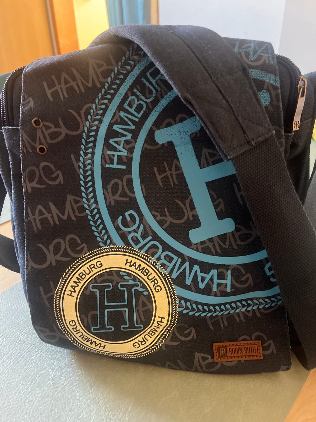 Customer photo review of Hamburg Messenger Bag Stamp - Small