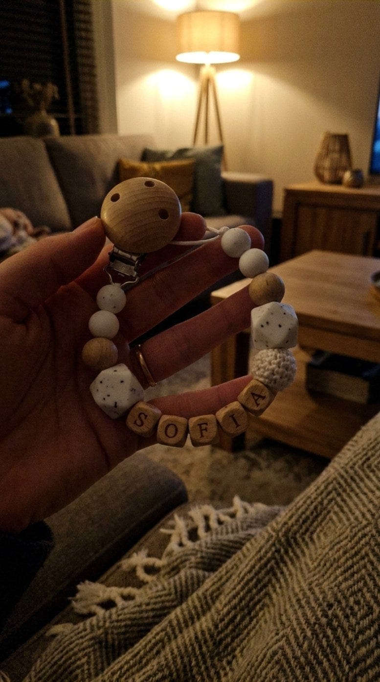 Customer photo review of Schnullerkette mit Namen Koala | Personalisiert Holz Silikon Gravur Baby