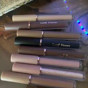 Customer photo review of Definizione Occhi 8 Colori Ombretto Liquido Opaco Impermeabile