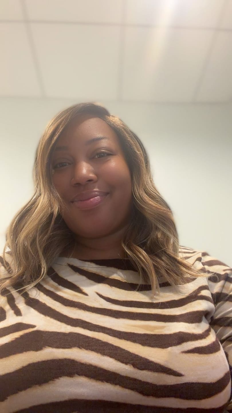 Customer photo review of Outre Melted Hairline TruCurve Glueless HD Transparent Lace Front Wig - TRUCURVE 9