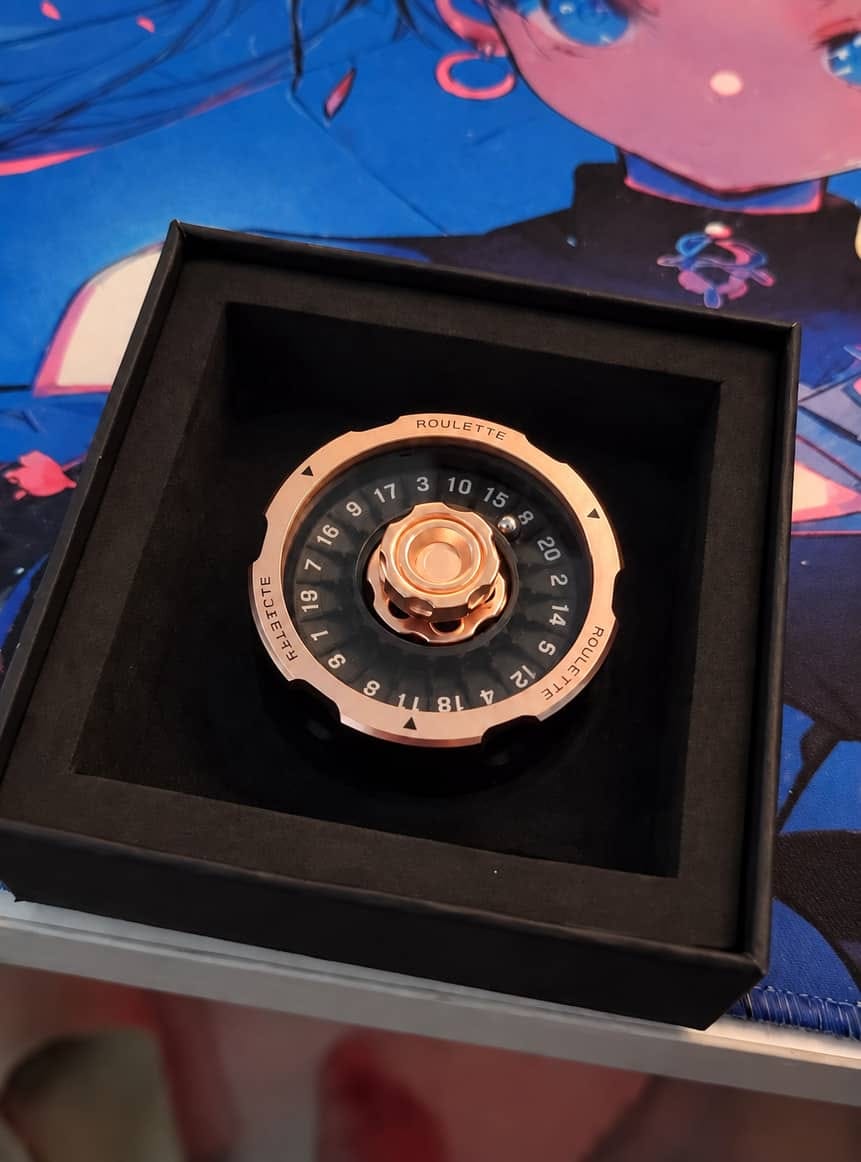 Customer photo review of Metal D20 Decision Spinner