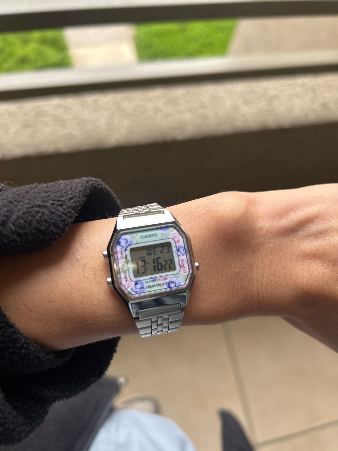 Customer photo review of Reloj Casio Vintage LA680WA-2CDF Plateado Flores