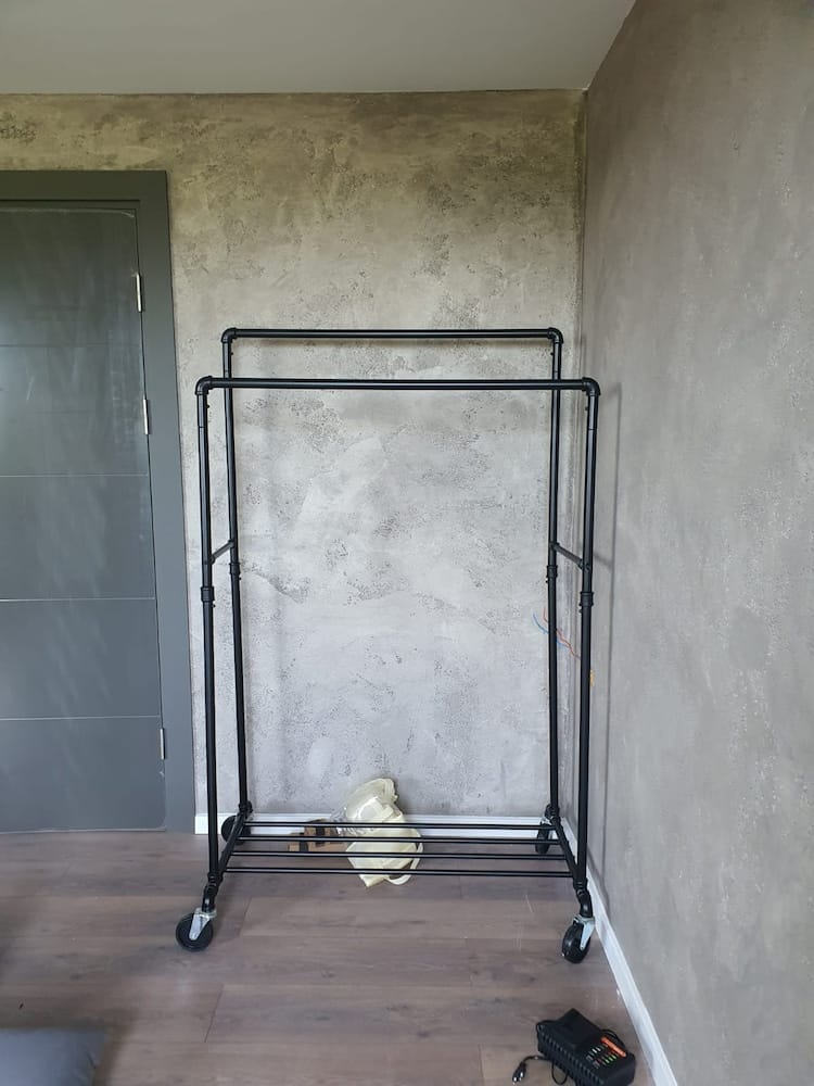 Customer photo review of SONGMICS Suport pentru haine, cu raft si sine de agatat duble, cadru metalic, cu roti, 59x100x162cm, industrial, negru