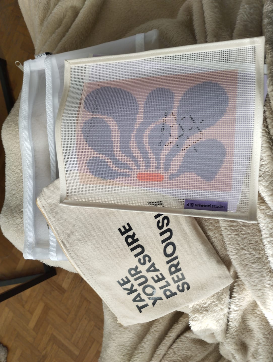 Customer photo review of NEEDLEPOINT STARTER KIT Itsas Lorea 3