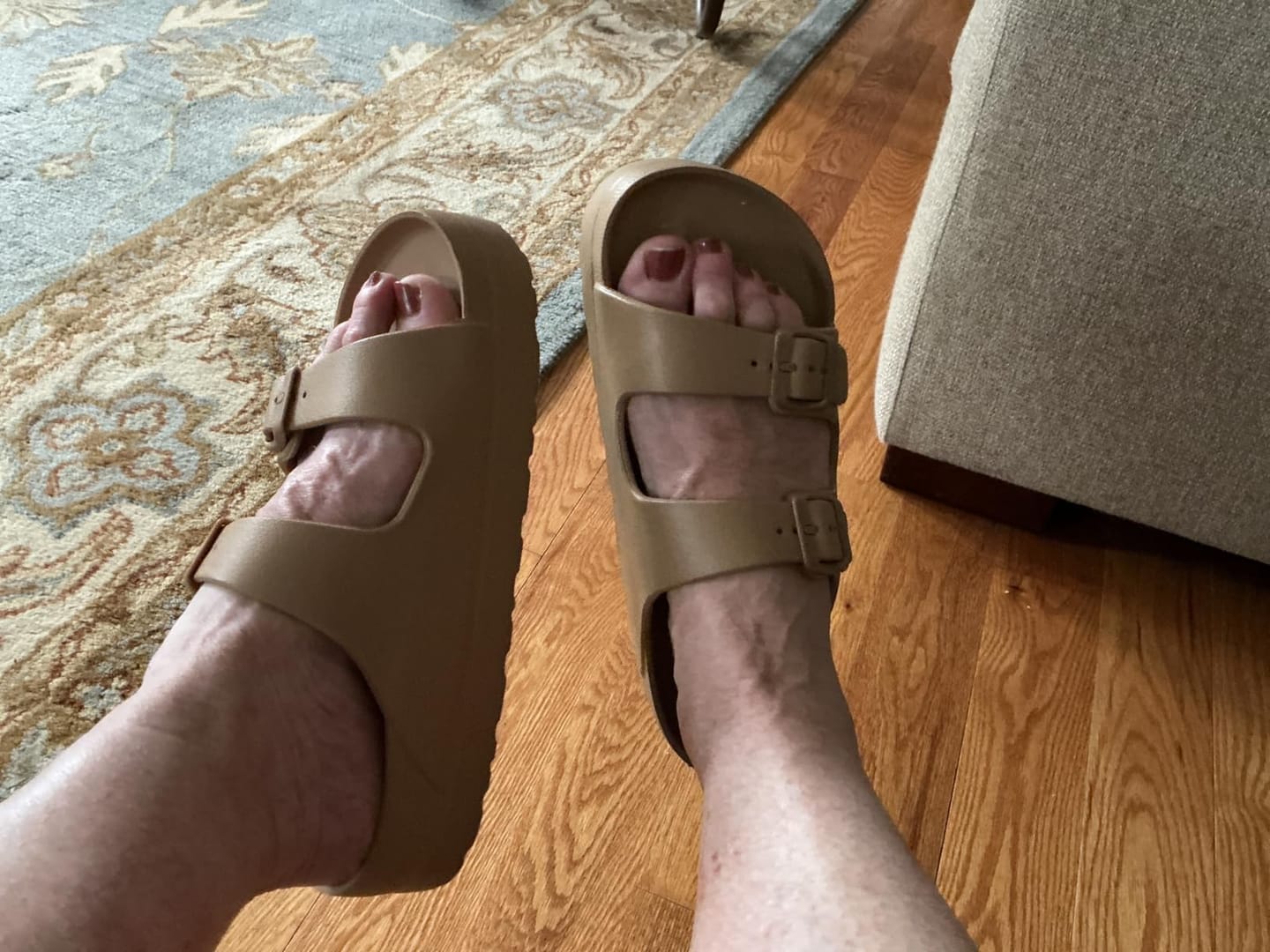 Customer photo review of Snuggi Arch Support Platfrom Sandals