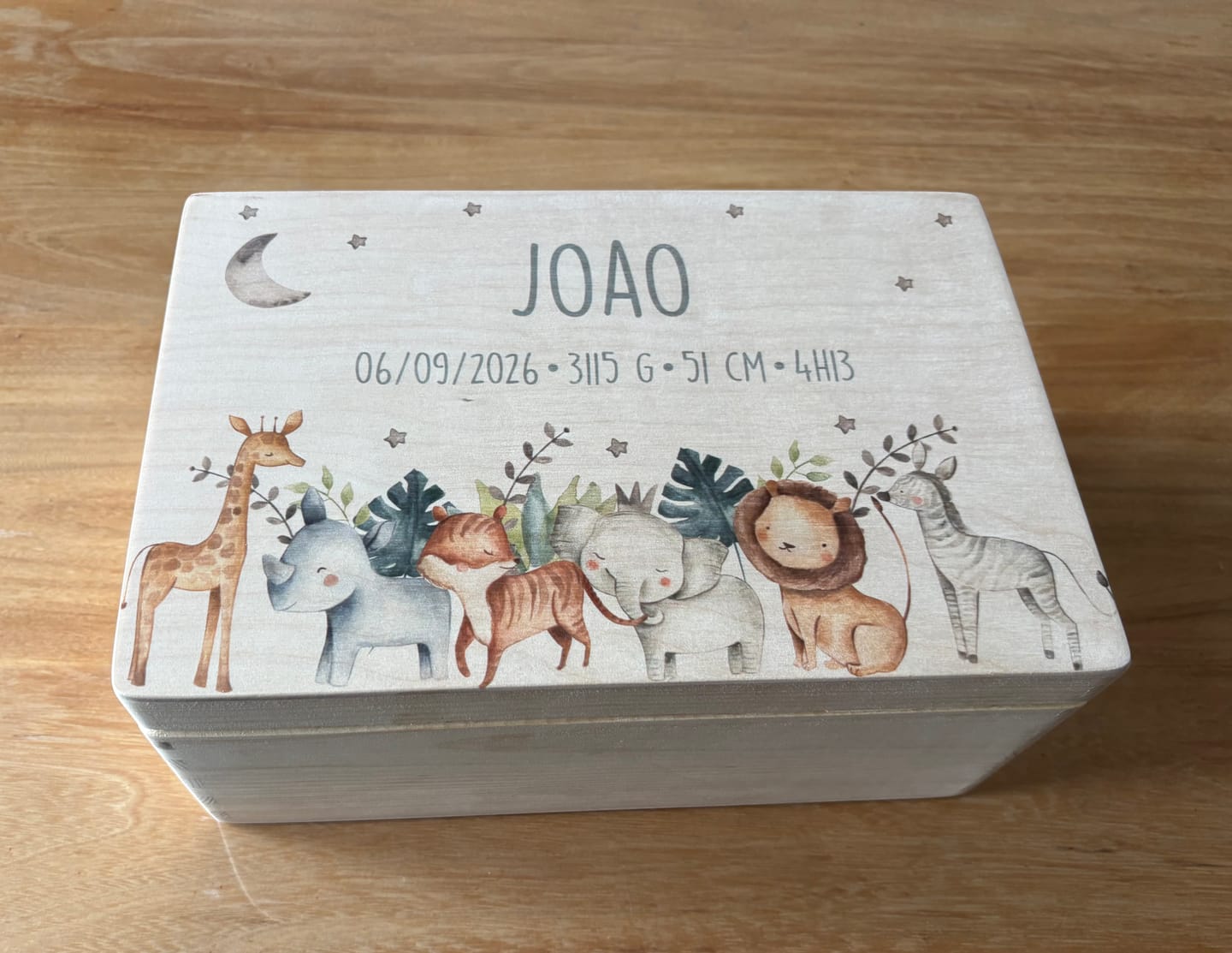 Customer photo review of Boîte à souvenirs bébé personnalisée – Animaux de la savane