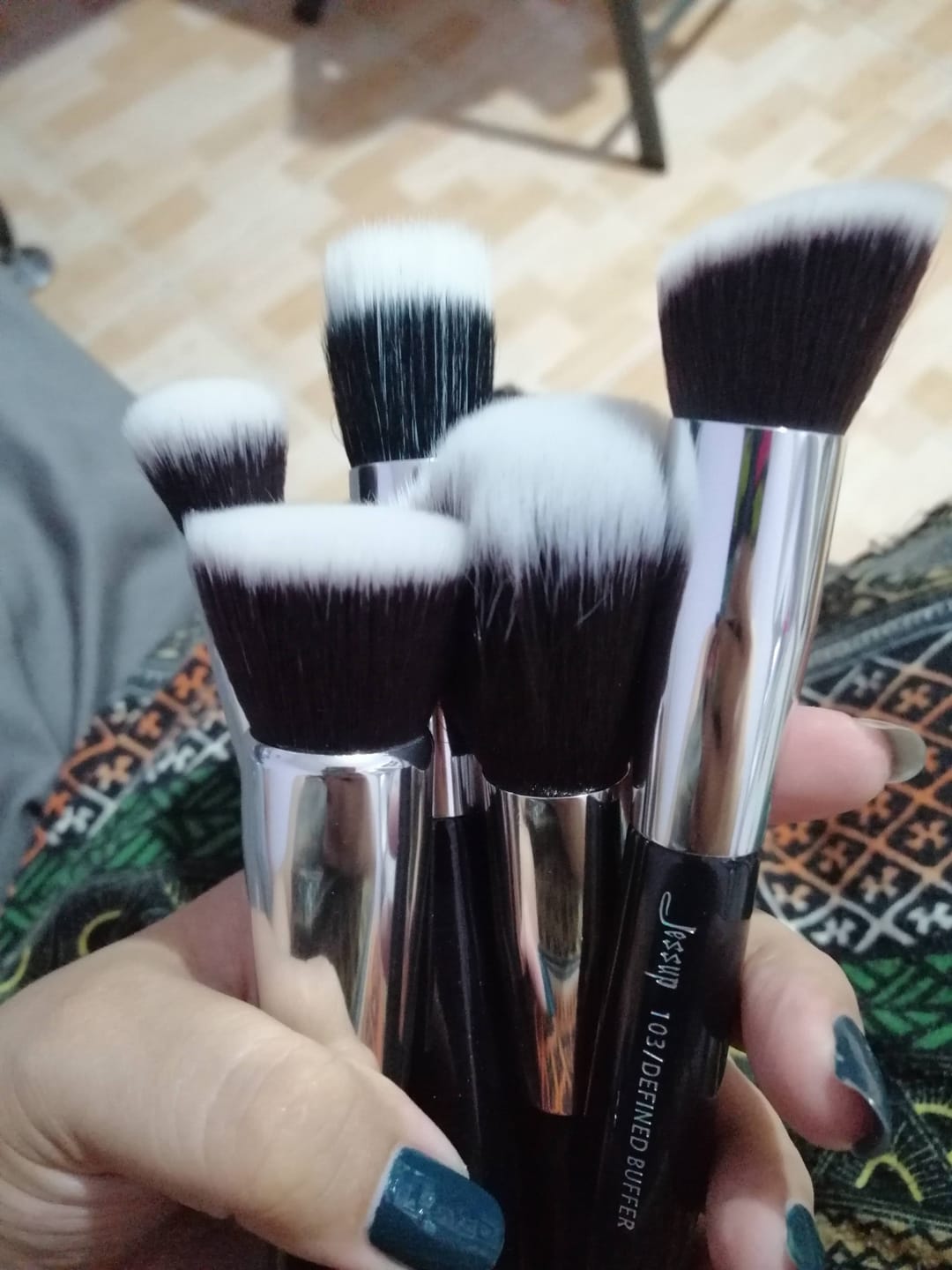 Customer photo review of Individual Complete 25Pcs Makeup Brush Set T175