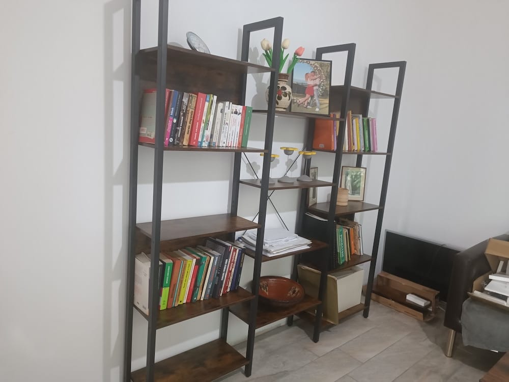 Customer photo review of VASAGLE Biblioteca cu 14 rafturi din lemn, cadru metalic, 24x158x166cm, stil industrial, maro rustic si negru