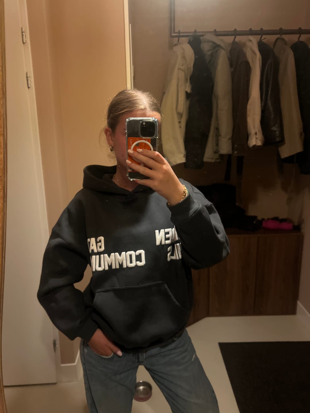 Customer photo review of GATED COMMUNITY HOODIE DARK GREY