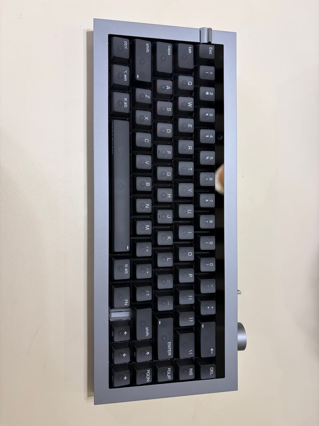 Customer photo review of Hyzen - 65% Mechanical Magnetic Keyboard