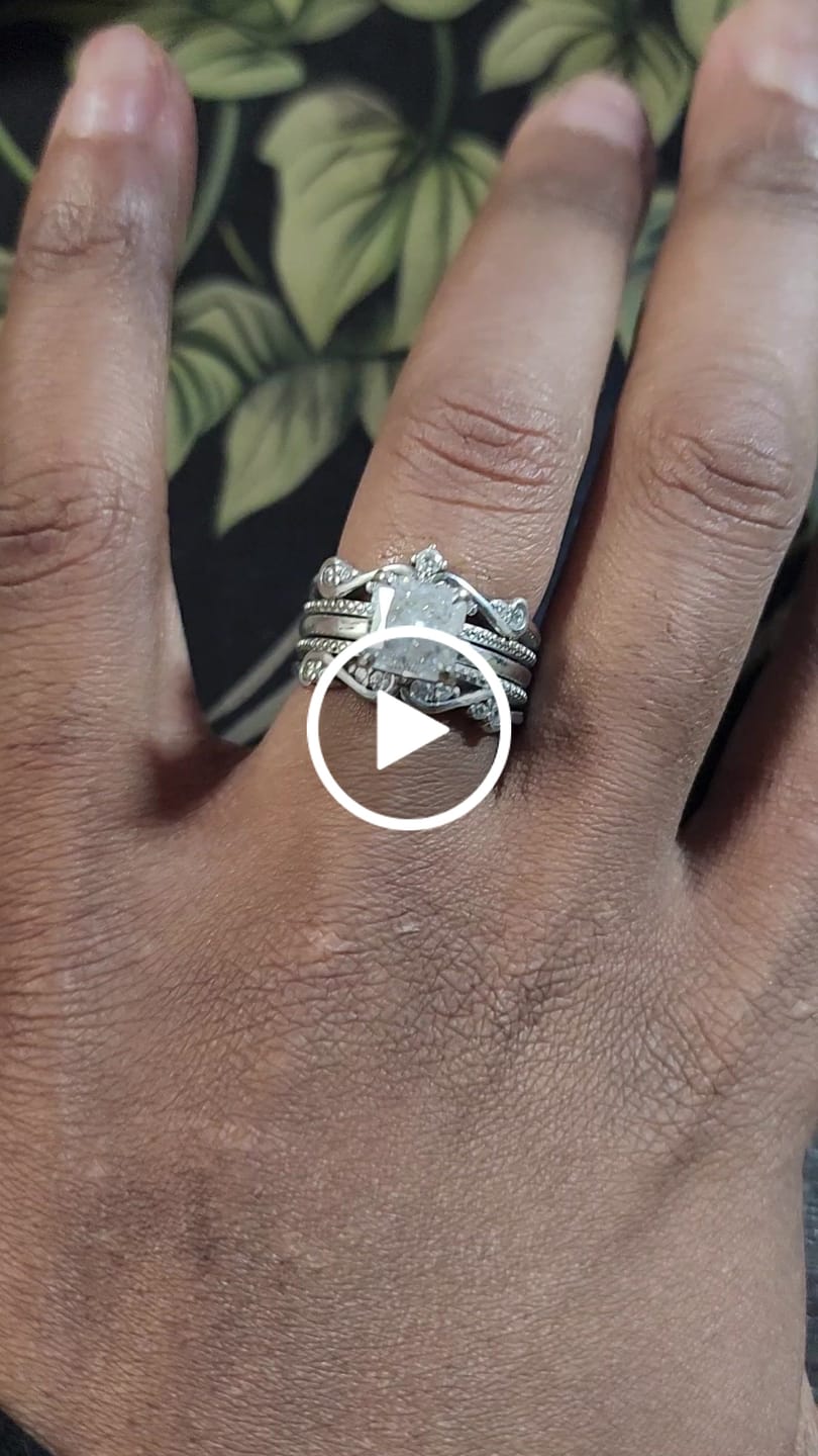 Customer video review of Solarii Noble Crown Design Princess Cut Insert Wedding Ring Set