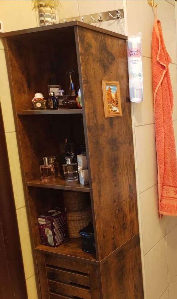 Customer photo review of VASAGLE Dulap de baie, cu 3 compartimente deschise si spatiu de depozitare cu usa, 40x30x167cm, maro vintage