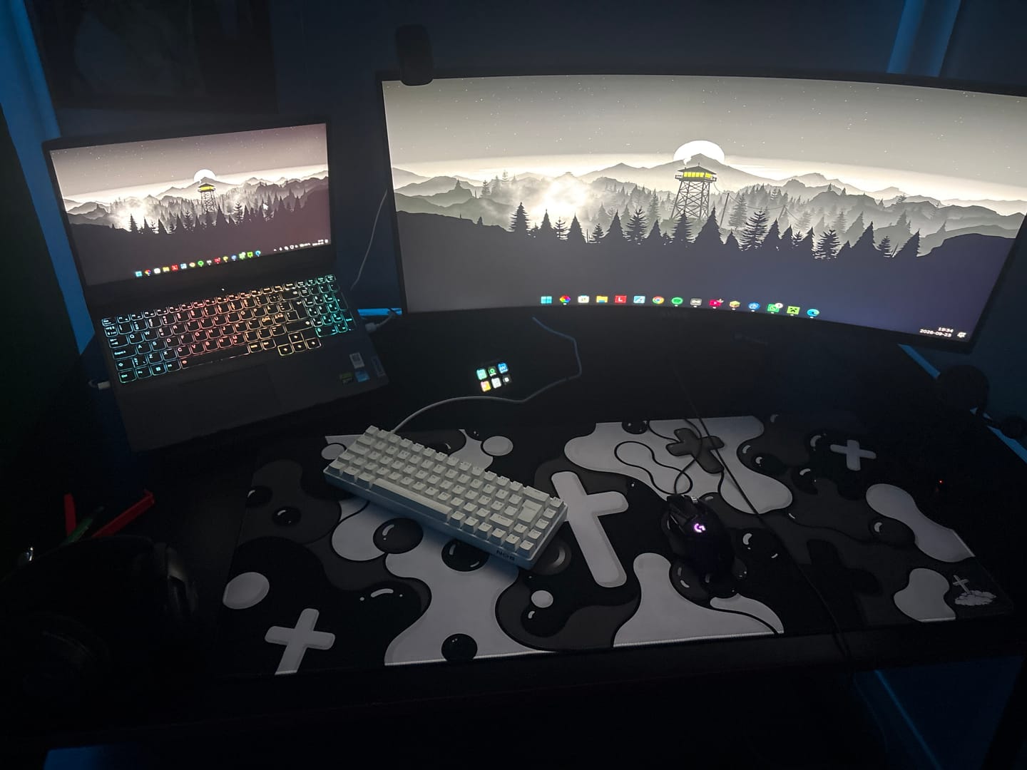 Customer photo review of Black Splash Mousepad