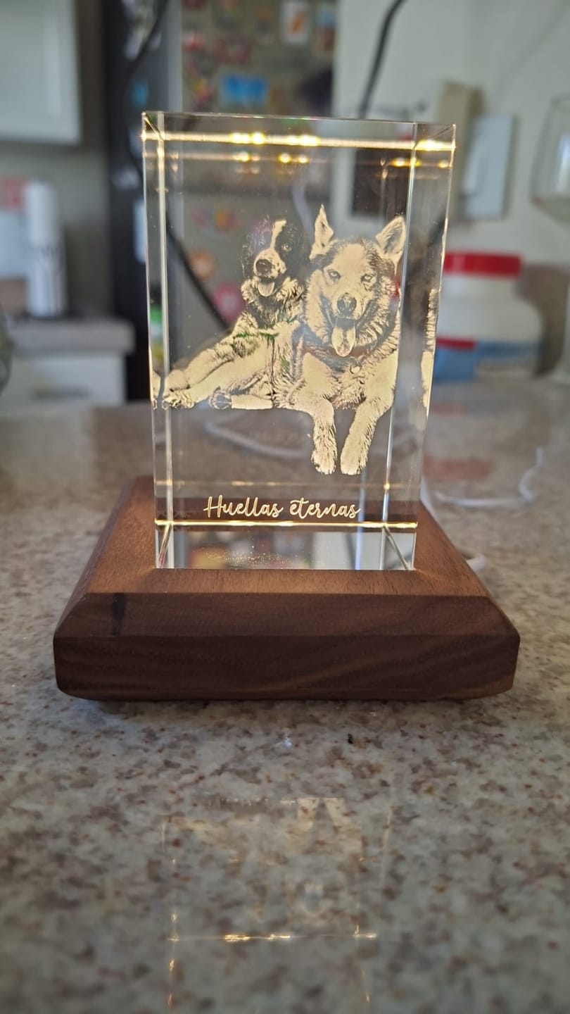 Customer photo review of Cubo de Cristal 3D Personalizado con Foto y Luz LED