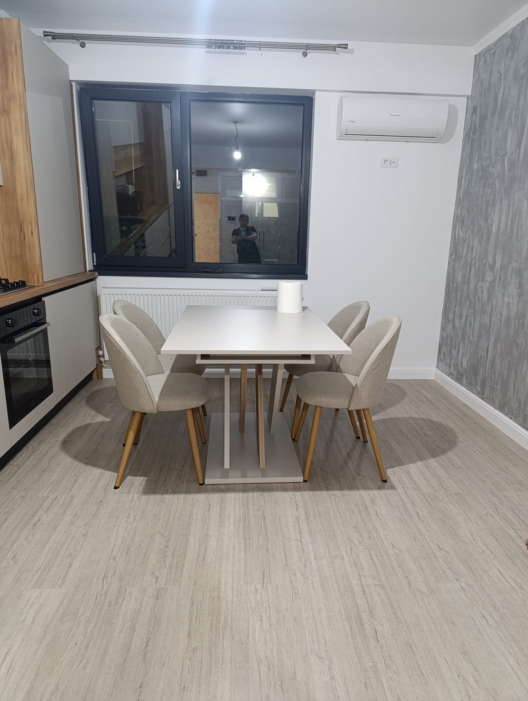Customer photo review of Masa moderna bucatarie BRANDON, casmir/stejar, PAL laminat, 160/200x90x77 cm