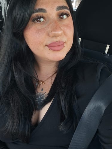 Customer's face wearing long, spiky THE MANGA EYE lashes, showing a voluminous and lifted effect.