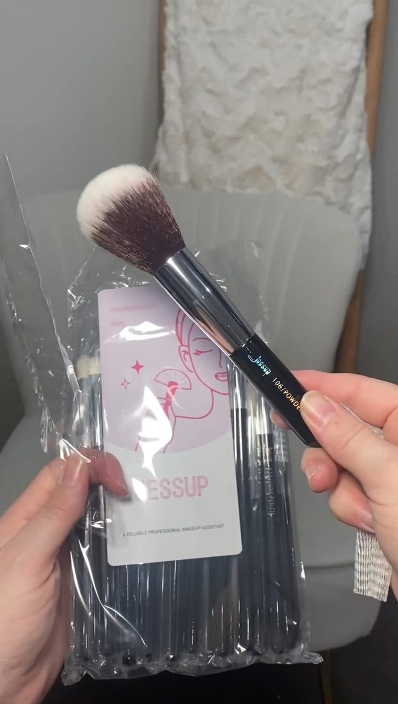 Customer photo review of Individual Complete 25Pcs Makeup Brush Set T175