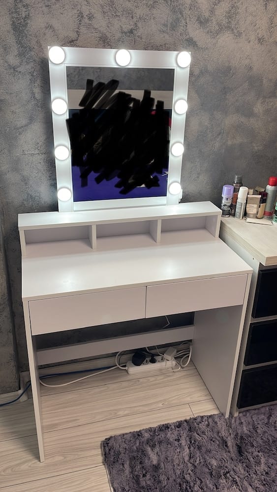 Customer photo review of VASAGLE Masa de toaleta cu oglinda si becuri, cu 2 sertare si 3 compartimente deschise, 40x80x145cm, modern, alb