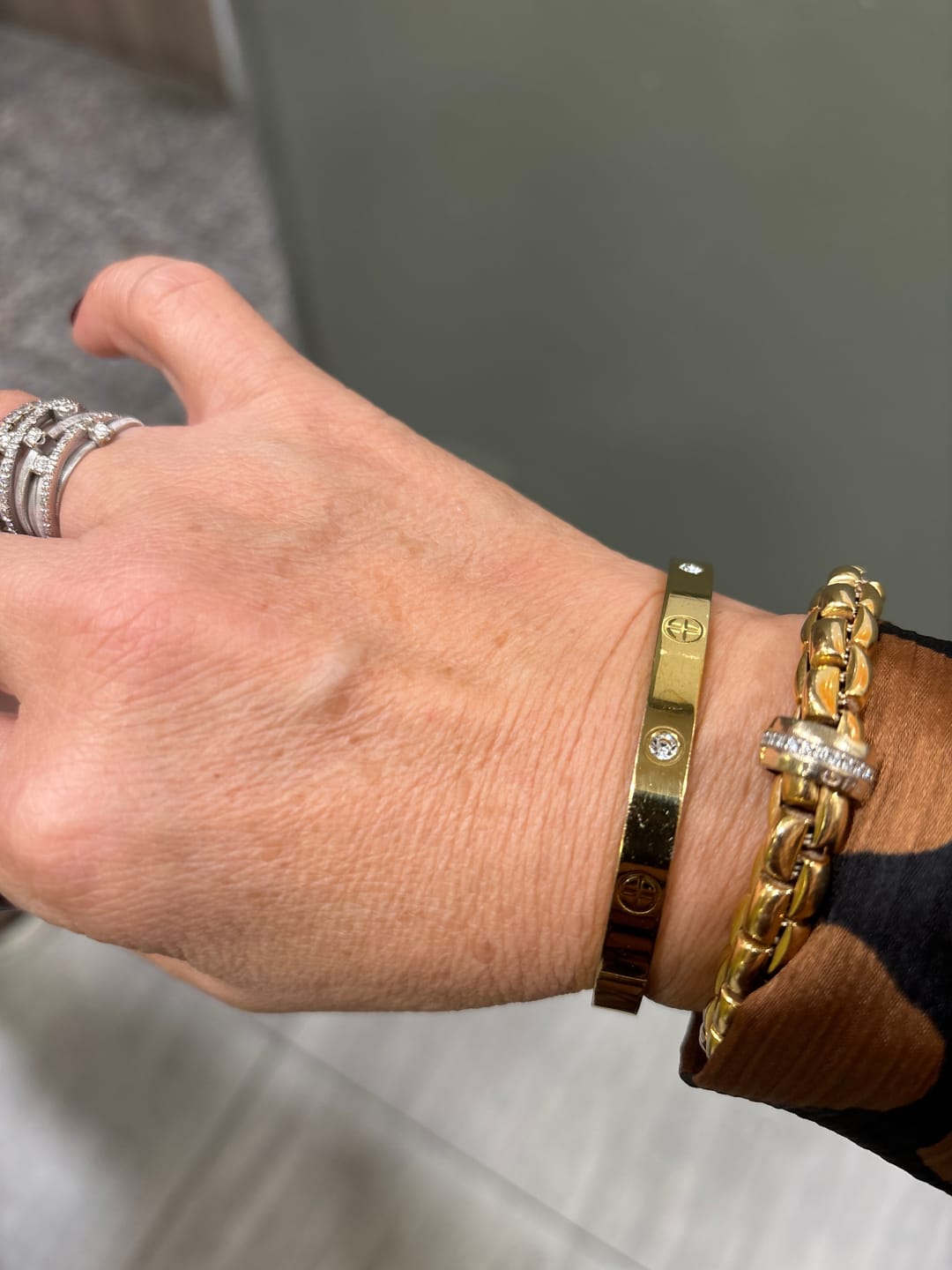 Customer photo review of Bracciale Rigido con Zirconi – Oro Giallo, Oro Rosa o Oro Bianco