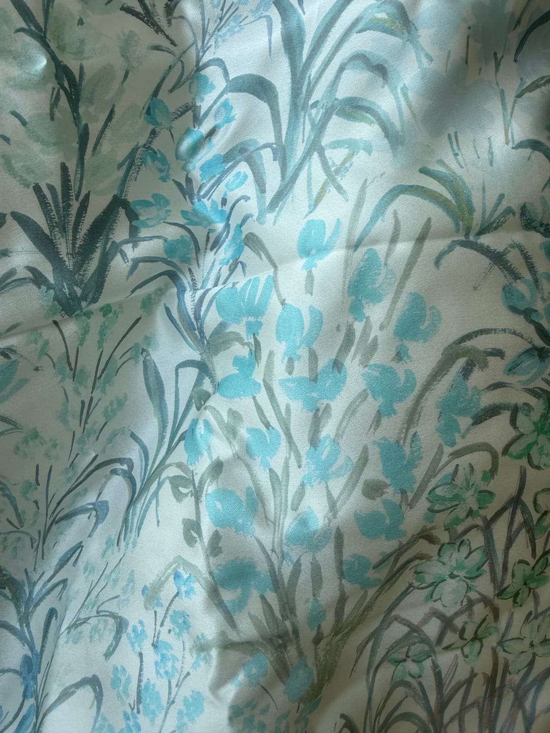 Customer photo review of Aqua Dreamscape Pure Silk Pillowcase