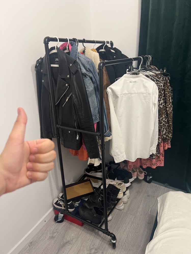 Customer photo review of SONGMICS Suport pentru haine, cu raft si sine de agatat duble, cadru metalic, cu roti, 59x100x162cm, industrial, negru