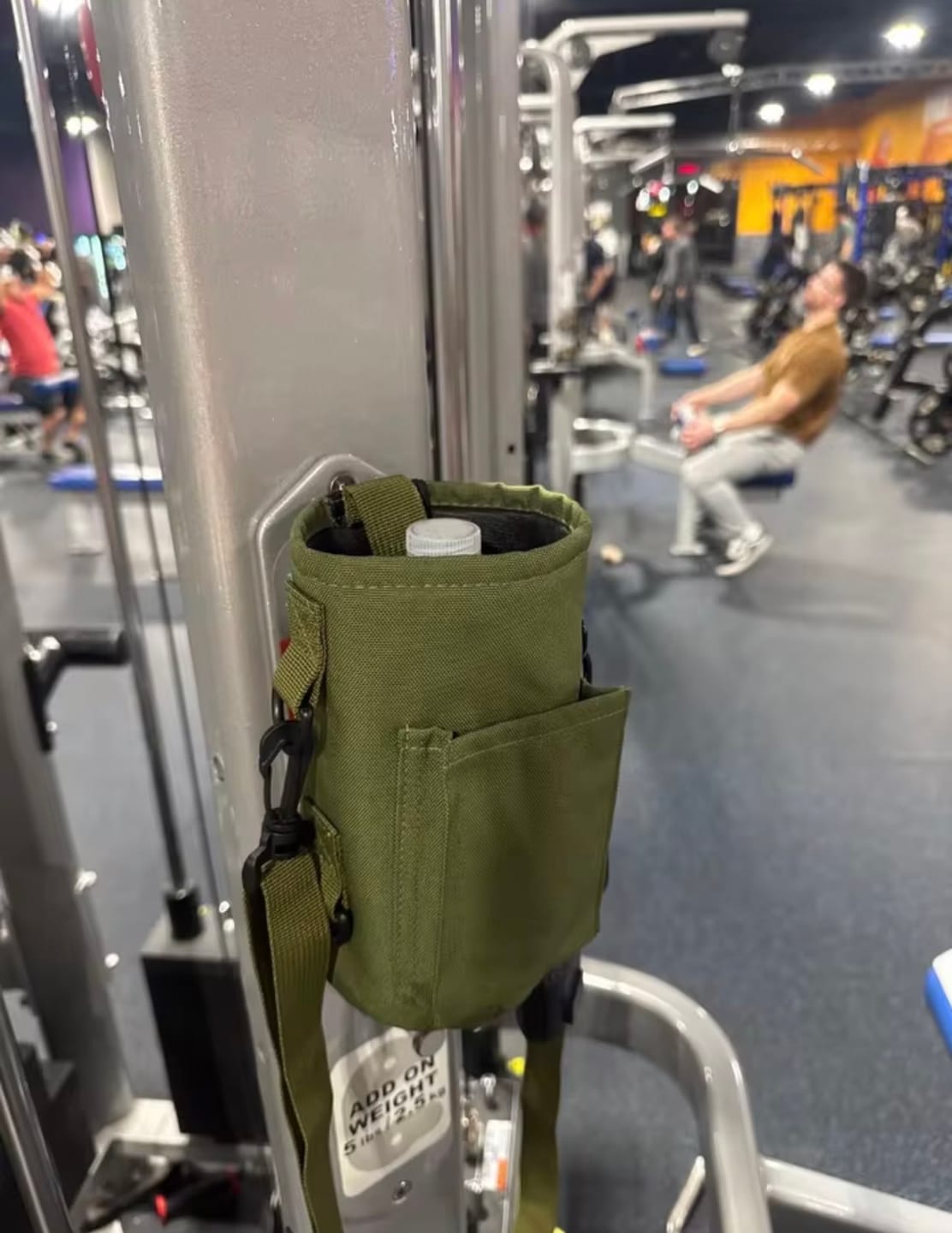 Customer photo review of Magnetic Gym Water Bottle Bag