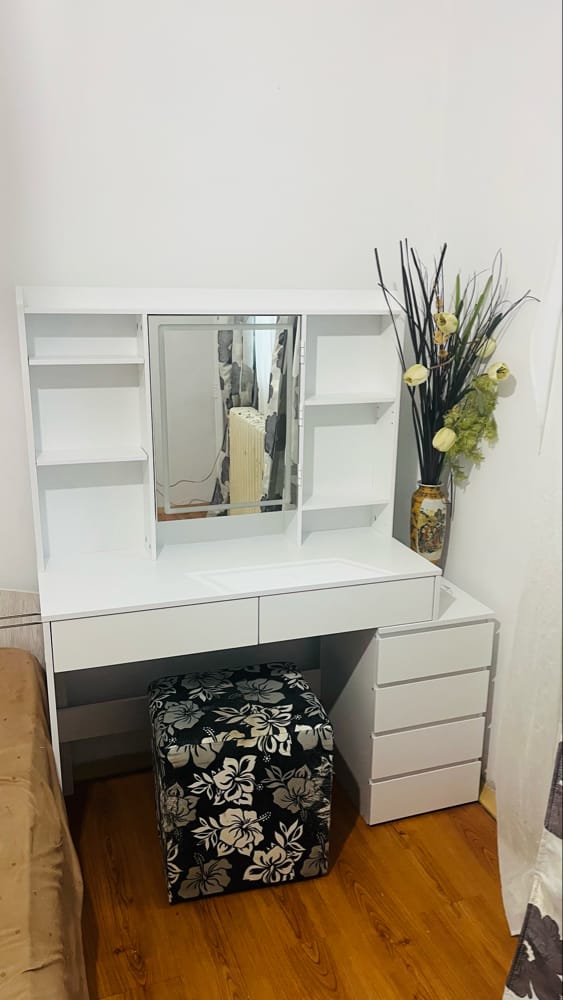Customer photo review of VASAGLE Masa de toaleta cu oglinda, iluminare LED reglabila, 6 sertare, 118x40x145 cm, alb