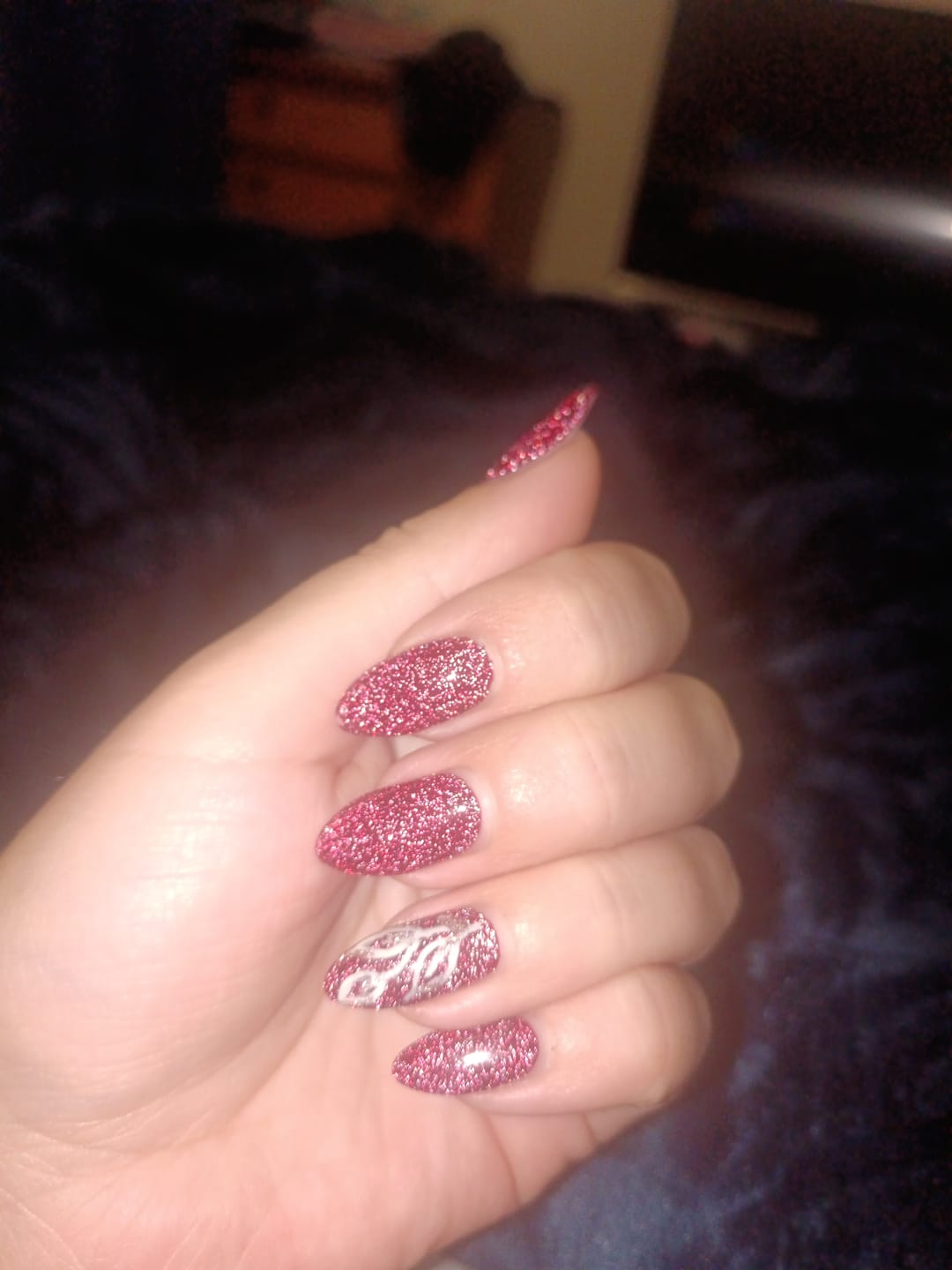 Customer photo review of Semilac 393 Sparkling Black Cherry UV Gel Polish