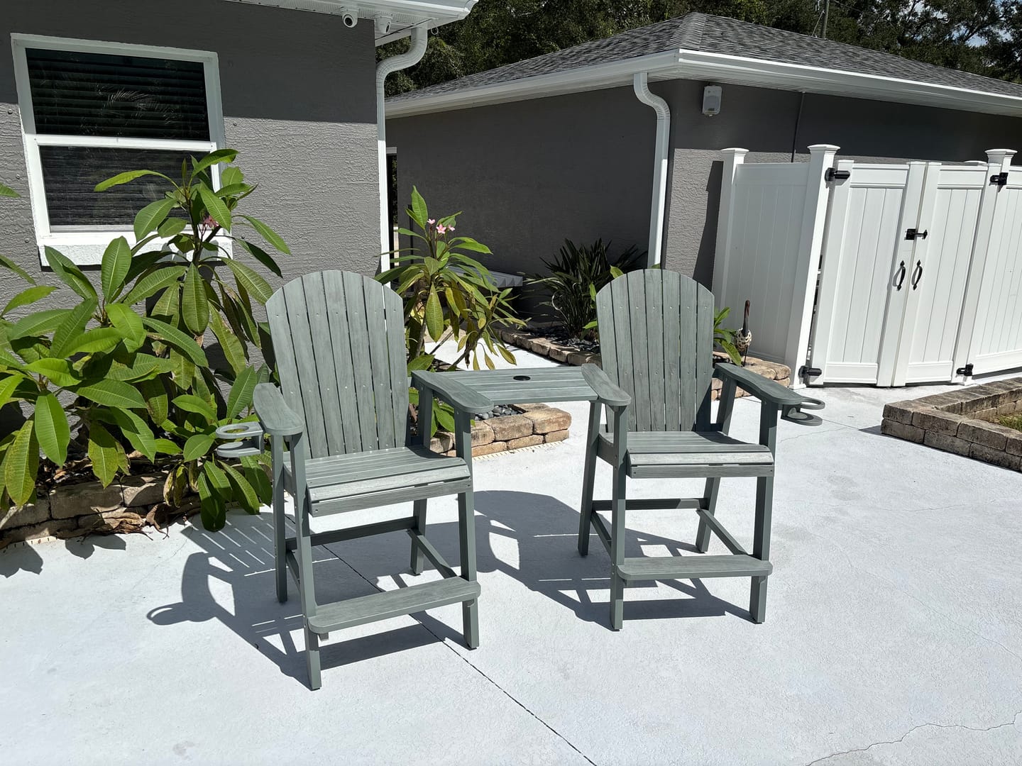Customer photo review of Counter Height Bistro Tete-a-tete With Cupholders