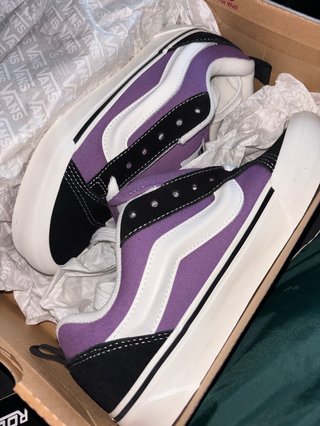 Customer photo review of Zapatilla Vans Knu Skool Mujer Morado