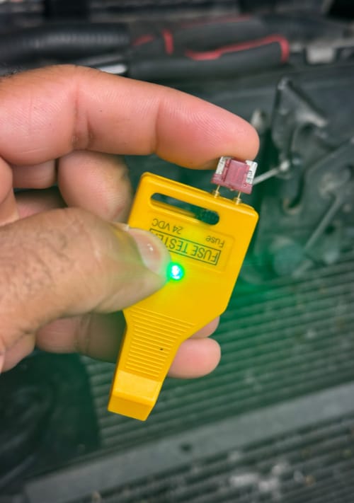 Customer photo review of BoltBuddy™ 2-in-1 Fuse Tester & Puller