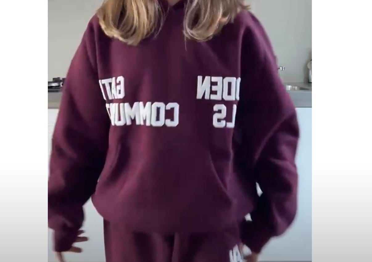 Customer photo review of GATED COMMUNITY HOODIE DARK PLUM