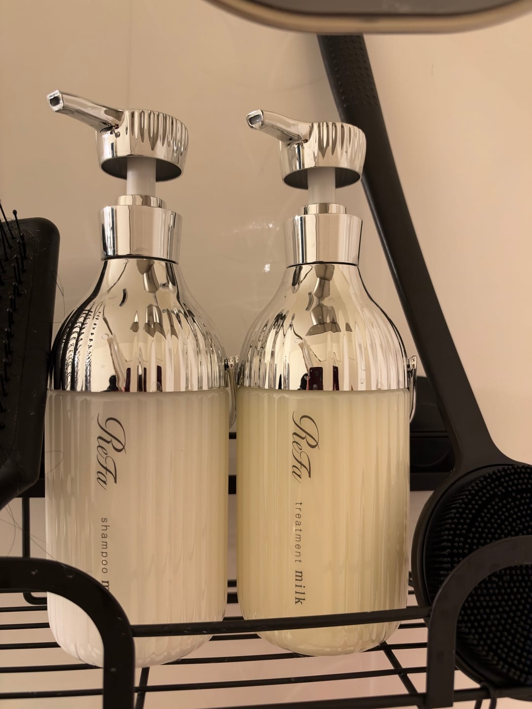 Customer photo review of ReFa Milk Shampoo, Treatment & Outbath Treatment SET (White) (500ml x2 + 100g)