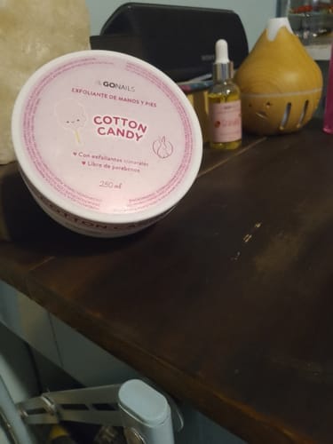 Customer photo review of Exfoliante de Manos y Pies - Cotton Candy 250 ml