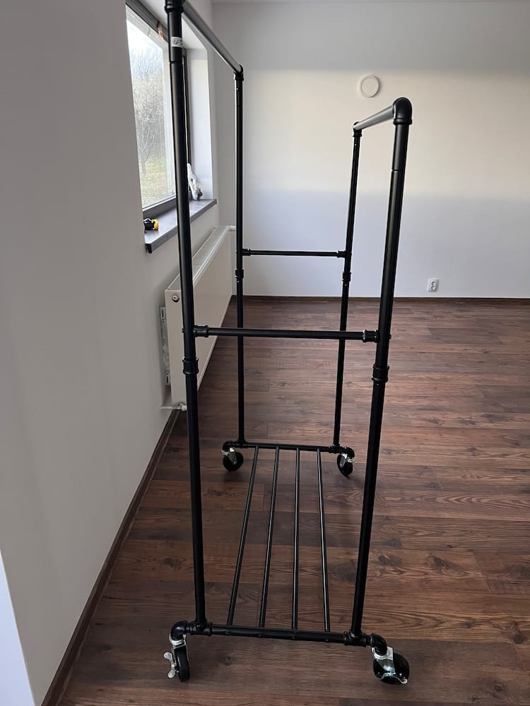 Customer photo review of SONGMICS Suport pentru haine, cu raft si sine de agatat duble, cadru metalic, cu roti, 59x100x162cm, industrial, negru