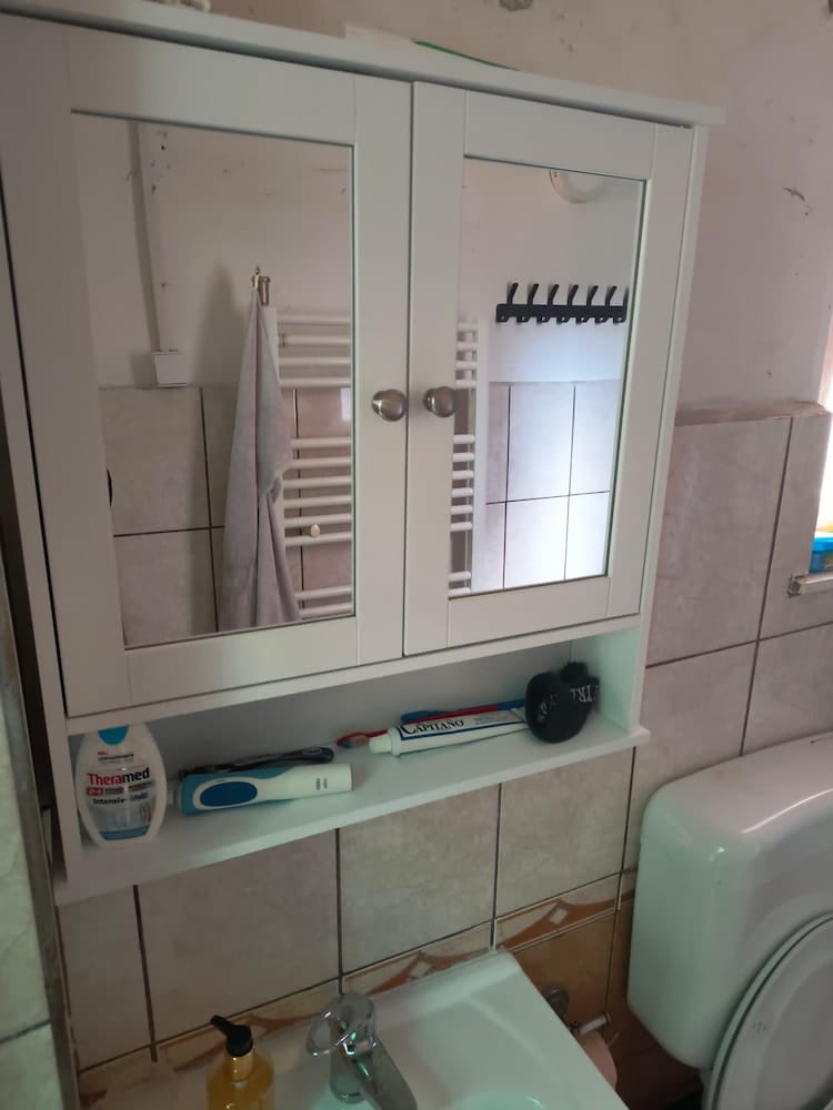 Customer photo review of VASAGLE Dulap de baie de perete cu oglinda, 2 usi, compartiment deschis, rafturi reglabile, 13x56x58cm, alb