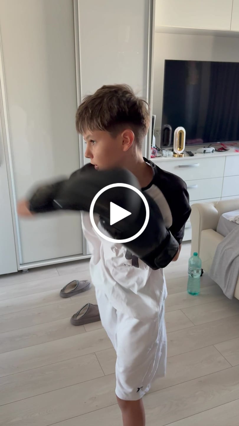 Customer video review of Manusi Box Knockout Fighter 2.0 Copii