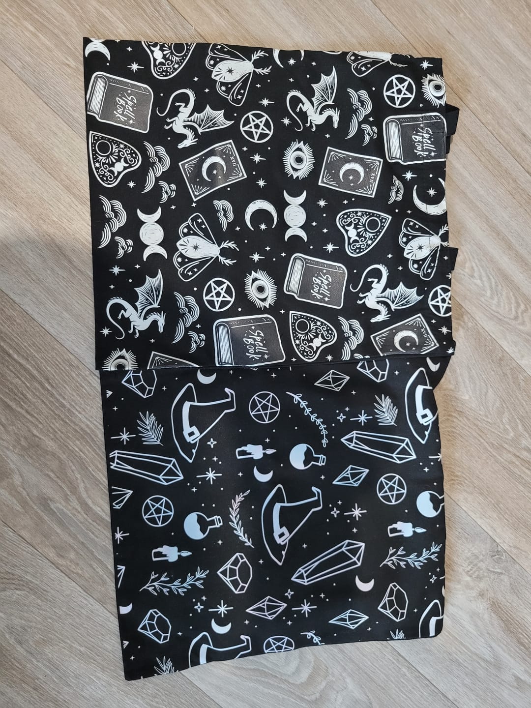 Customer photo review of Mystische Symbole Stoffbeutel mit Mond & Motten