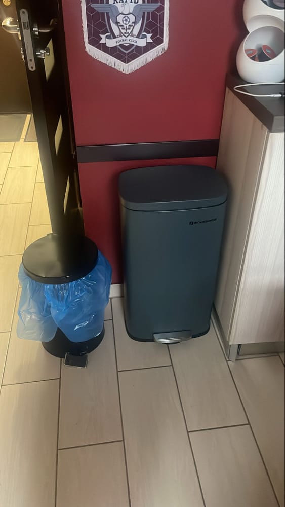 Customer photo review of SONGMICS Cos de gunoi din otel cu pedala, galeata interioara plastic, capac inchidere lenta, 30L, 35x30x63cm, gri inchis
