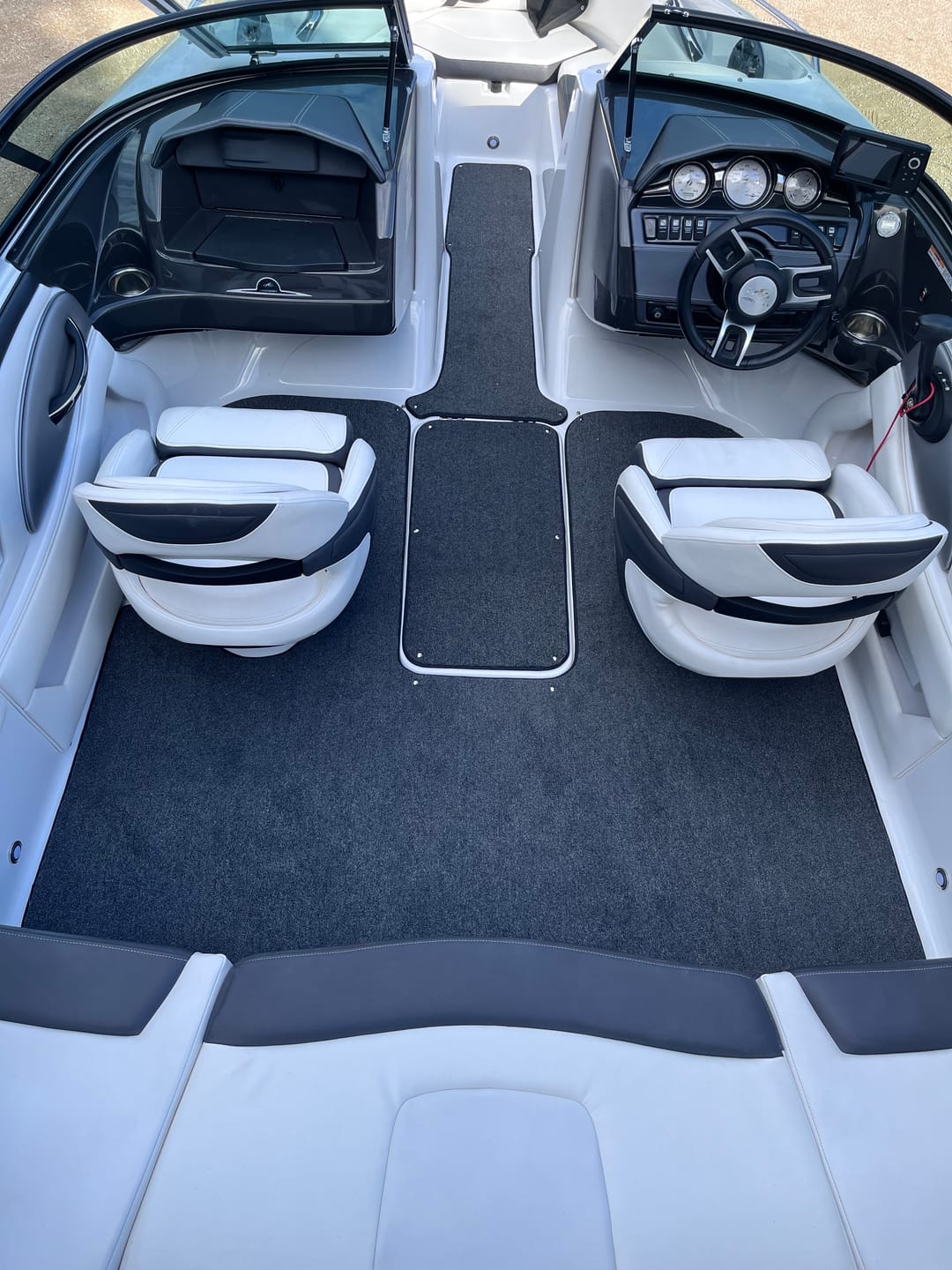 Customer photo review of 2011 Monterey 204 FS Snap in Boat Carpet