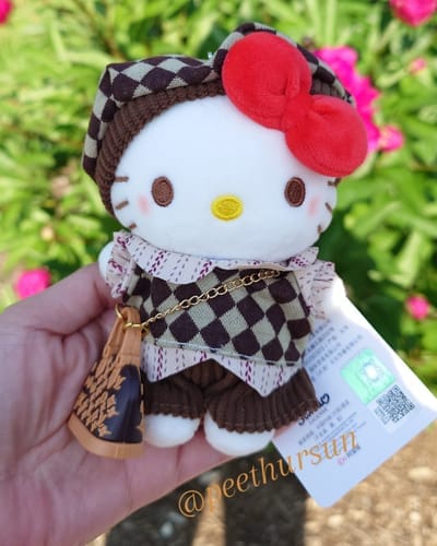 Customer photo review of Hello Kitty Vintage Plushie Keychain